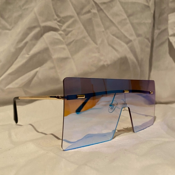 Sunglesses - Picture 10 of 16